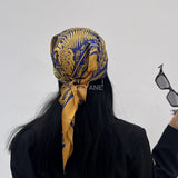foulard femme, foulard élégant, foulard chic, foulard classique, foulard moderne, foulard tendance, foulard intemporel, foulard luxe, foulard premium, foulard soie, foulard satin, foulard mousseline, foulard léger, foulard doux, foulard fluide, foulard imprimé, foulard uni, foulard à motifs, foulard minimaliste, foulard clean look, foulard fashion, foulard stylé, foulard habillé, foulard quotidien, foulard casual, foulard workwear, foulard bureau, foulard soirée, foulard polyvalent, foulard carré, foulard l