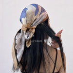 foulard femme, foulard élégant, foulard chic, foulard classique, foulard moderne, foulard tendance, foulard intemporel, foulard luxe, foulard premium, foulard soie, foulard satin, foulard mousseline, foulard léger, foulard doux, foulard fluide, foulard imprimé, foulard uni, foulard à motifs, foulard minimaliste, foulard clean look, foulard fashion, foulard stylé, foulard habillé, foulard quotidien, foulard casual, foulard workwear, foulard bureau, foulard soirée, foulard polyvalent, foulard carré, foulard l