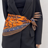 foulard femme, foulard élégant, foulard chic, foulard classique, foulard moderne, foulard tendance, foulard intemporel, foulard luxe, foulard premium, foulard soie, foulard satin, foulard mousseline, foulard léger, foulard doux, foulard fluide, foulard imprimé, foulard uni, foulard à motifs, foulard minimaliste, foulard clean look, foulard fashion, foulard stylé, foulard habillé, foulard quotidien, foulard casual, foulard workwear, foulard bureau, foulard soirée, foulard polyvalent, foulard carré, foulard l