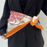 foulard femme, foulard élégant, foulard chic, foulard classique, foulard moderne, foulard tendance, foulard intemporel, foulard luxe, foulard premium, foulard soie, foulard satin, foulard mousseline, foulard léger, foulard doux, foulard fluide, foulard imprimé, foulard uni, foulard à motifs, foulard minimaliste, foulard clean look, foulard fashion, foulard stylé, foulard habillé, foulard quotidien, foulard casual, foulard workwear, foulard bureau, foulard soirée, foulard polyvalent, foulard carré, foulard l
