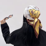foulard femme, foulard élégant, foulard chic, foulard classique, foulard moderne, foulard tendance, foulard intemporel, foulard luxe, foulard premium, foulard soie, foulard satin, foulard mousseline, foulard léger, foulard doux, foulard fluide, foulard imprimé, foulard uni, foulard à motifs, foulard minimaliste, foulard clean look, foulard fashion, foulard stylé, foulard habillé, foulard quotidien, foulard casual, foulard workwear, foulard bureau, foulard soirée, foulard polyvalent, foulard carré, foulard l
