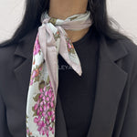 foulard femme, foulard élégant, foulard chic, foulard classique, foulard moderne, foulard tendance, foulard intemporel, foulard luxe, foulard premium, foulard soie, foulard satin, foulard mousseline, foulard léger, foulard doux, foulard fluide, foulard imprimé, foulard uni, foulard à motifs, foulard minimaliste, foulard clean look, foulard fashion, foulard stylé, foulard habillé, foulard quotidien, foulard casual, foulard workwear, foulard bureau, foulard soirée, foulard polyvalent, foulard carré, foulard l