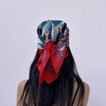 foulard femme, foulard élégant, foulard chic, foulard classique, foulard moderne, foulard tendance, foulard intemporel, foulard luxe, foulard premium, foulard soie, foulard satin, foulard mousseline, foulard léger, foulard doux, foulard fluide, foulard imprimé, foulard uni, foulard à motifs, foulard minimaliste, foulard clean look, foulard fashion, foulard stylé, foulard habillé, foulard quotidien, foulard casual, foulard workwear, foulard bureau, foulard soirée, foulard polyvalent, foulard carré, foulard l