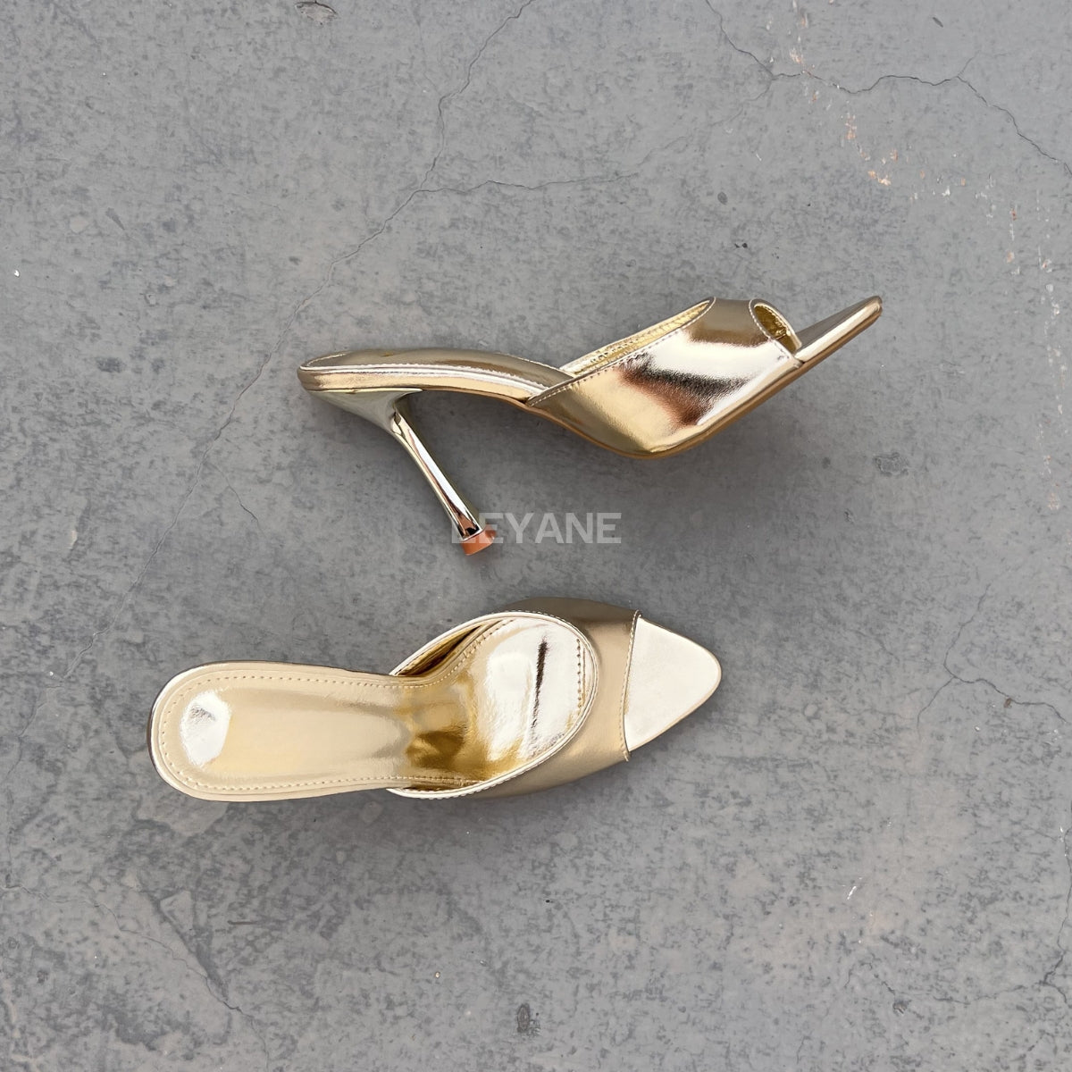 sandales à talons, sandales talon femme, sandales à talon carré, sandales à talon large, sandales à talon épais, sandales à talon haut, sandales à talon moyen, sandales confortables, sandales élégantes femme, sandales chic, sandales tendance, sandales été femme, sandales habillées, sandales minimalistes, sandales modernes, sandales ouvertes, sandales à brides, sandales bride cheville, sandales plateforme, sandales chunky talon, sandales fashion, sandales casual chic, sandales soirée, sandales style marocain