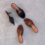 sandales à talons, sandales talon femme, sandales à talon carré, sandales à talon large, sandales à talon épais, sandales à talon haut, sandales à talon moyen, sandales confortables, sandales élégantes femme, sandales chic, sandales tendance, sandales été femme, sandales habillées, sandales minimalistes, sandales modernes, sandales ouvertes, sandales à brides, sandales bride cheville, sandales plateforme, sandales chunky talon, sandales fashion, sandales casual chic, sandales soirée, sandales style marocain