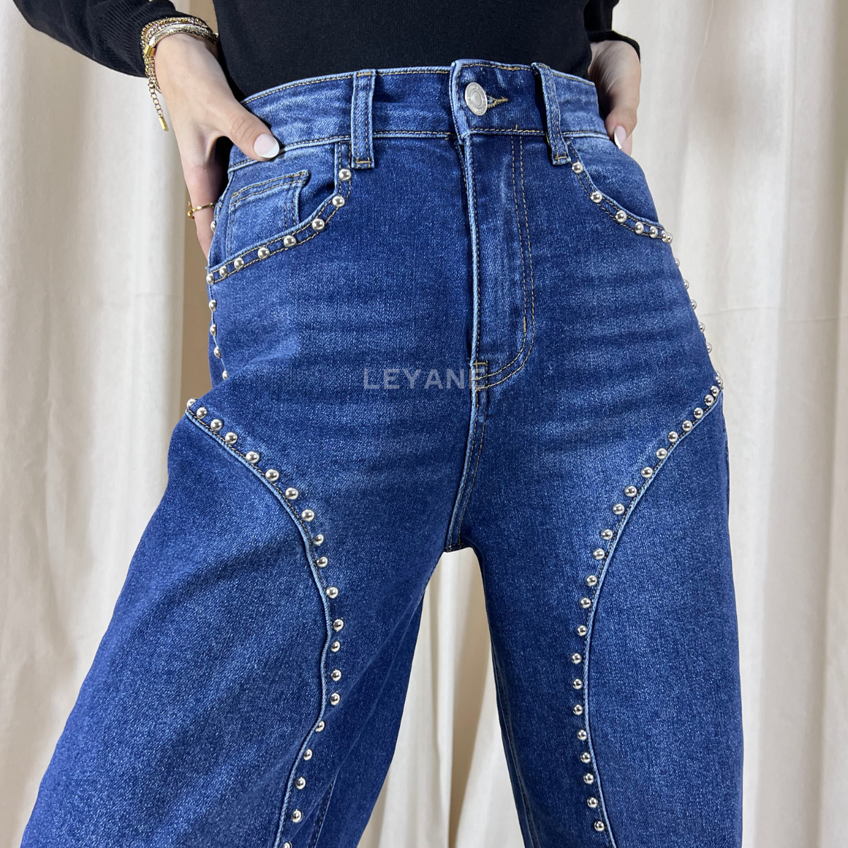 jean, jean femme, jean delavé, jean femme maroc, jean leyane, jean femme en ligne, jean zara, jean straight fit, jean wide leg, jean straight fit maroc, jean en ligne femme maroc, jean stradivarus, jean mango, jean tendance, jean soirée, jean sortie,
