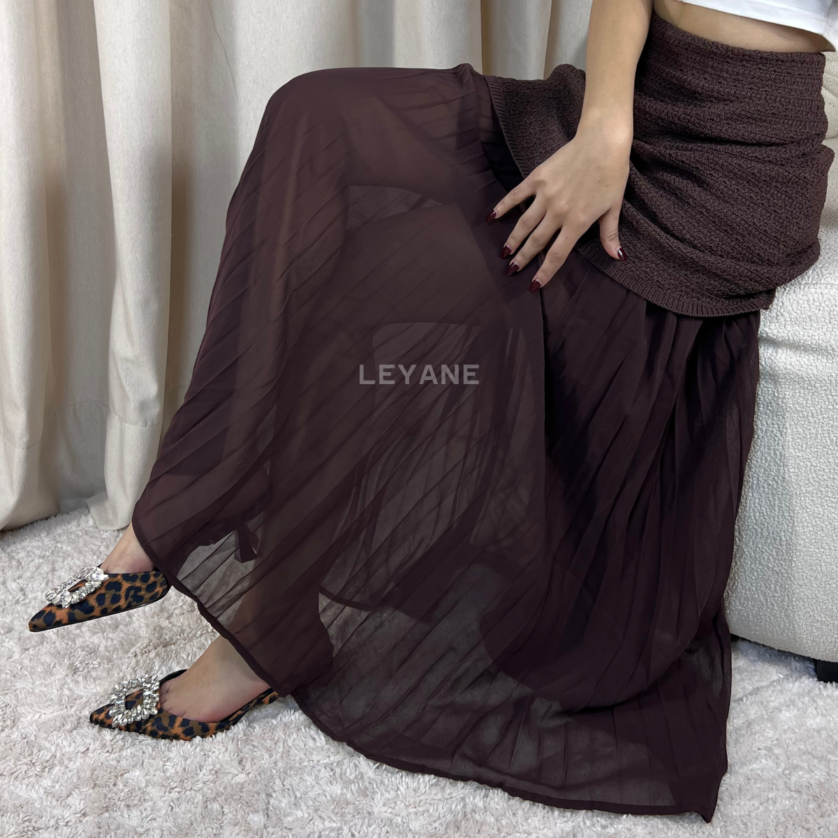 jupe femme, jupe soirée, jupe à sequins, jupe événement, jupe habillée, jupe chic, jupe élégante, jupe tendance, jupe en ligne, jupe noire, jupe marron, jupe satinée, jupe brillante, jupe glamour, jupe courte, jupe midi, jupe longue, jupe taille haute, jupe fendue, jupe moderne, jupe fashion, jupe party, jupe femme maroc, jupe maroc, jupe leyane, jupe 
leyane maroc, jupe marrakech, jupe casablanca, jupe rabat, jupe fes, jupe tanger, jupe agadir, outfit femme, outfit soirée, outfit chic, outfit for a date,
