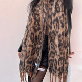 foulard femme, foulard élégant, foulard chic, foulard classique, foulard moderne, foulard tendance, foulard intemporel, foulard luxe, foulard premium, foulard soie, foulard satin, foulard mousseline, foulard léger, foulard doux, foulard fluide, foulard imprimé, foulard uni, foulard à motifs, foulard minimaliste, foulard clean look, foulard fashion, foulard stylé, foulard habillé, foulard quotidien, foulard casual, foulard workwear, foulard bureau, foulard soirée, foulard polyvalent, foulard carré, foulard l