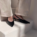 mules femme, chaussures femme, talon bas, bout pointu, slingback, mules élégantes, chaussures chic, mode femme, collection chaussures, couleurs variées, minimaliste, tendance mode, chaussures modernes, style sophistiqué, look bureau, chaussures confortables, fashion femme, été printemps, chaussures ouvertes, design épuré