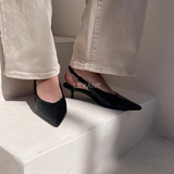 mules femme, chaussures femme, talon bas, bout pointu, slingback, mules élégantes, chaussures chic, mode femme, collection chaussures, couleurs variées, minimaliste, tendance mode, chaussures modernes, style sophistiqué, look bureau, chaussures confortables, fashion femme, été printemps, chaussures ouvertes, design épuré