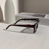 lunettes femme, lunettes chic, lunettes été, lunettes femme chic, lunettes été chic, lunettes femme zara, lunettes femme luxe, lunettes femme été chic, lunettes femme élégantes, lunettes femme tendance, lunettes de soleil femme, lunettes soleil chic, lunettes soleil luxe femme, lunettes femme originales, lunettes femme mode, lunettes femme en ligne, lunettes de luxe femme, lunettes style parisien, lunettes fashion femme, lunettes femme modernes, lunettes femme minimalistes, lunettes femme élégantes été