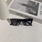lunettes femme, lunettes chic, lunettes été, lunettes femme chic, lunettes été chic, lunettes femme zara, lunettes femme luxe, lunettes femme été chic, lunettes femme élégantes, lunettes femme tendance, lunettes de soleil femme, lunettes soleil chic, lunettes soleil luxe femme, lunettes femme originales, lunettes femme mode, lunettes femme en ligne, lunettes de luxe femme, lunettes style parisien, lunettes fashion femme, lunettes femme modernes, lunettes femme minimalistes, lunettes femme élégantes été