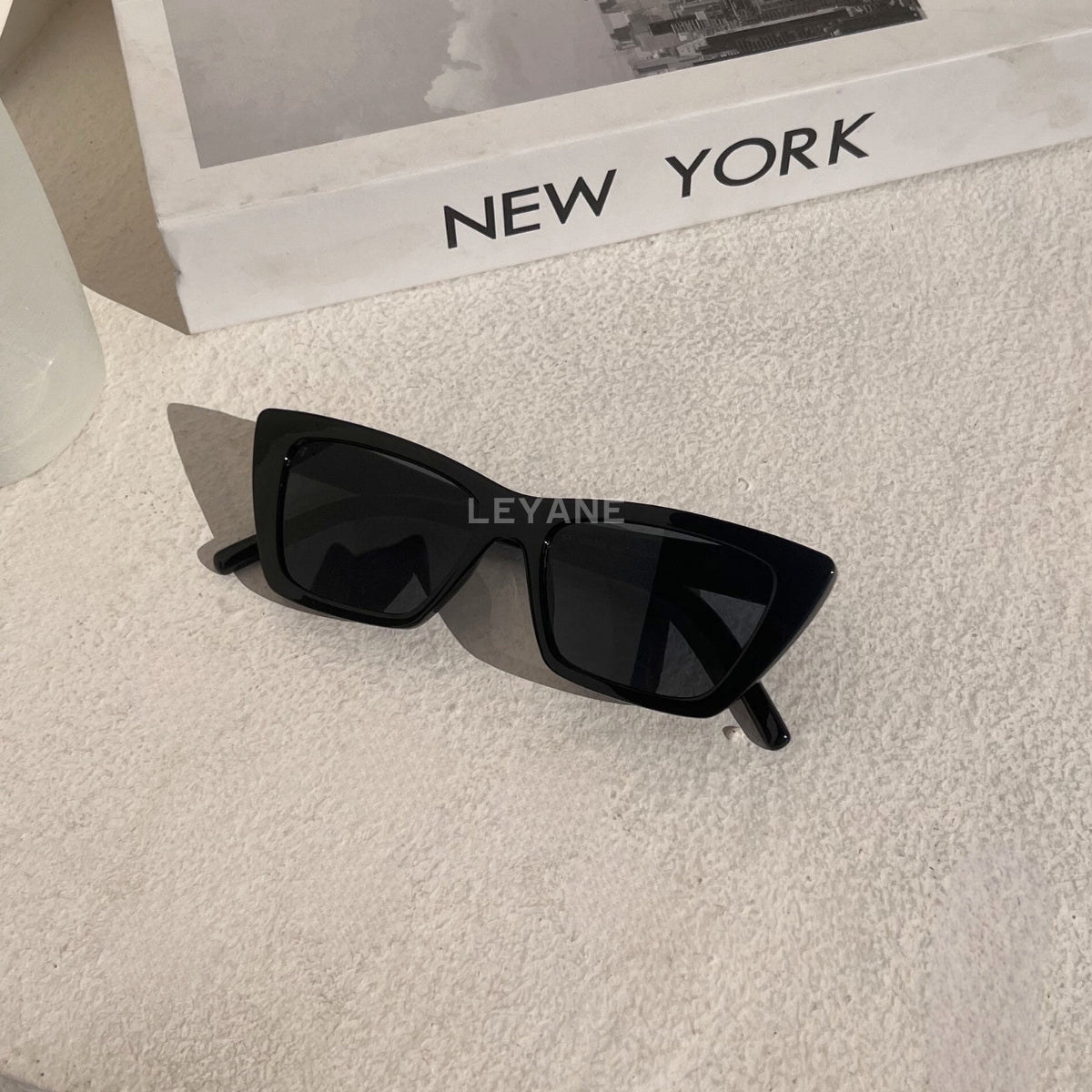 lunettes femme, lunettes chic, lunettes été, lunettes femme chic, lunettes été chic, lunettes femme zara, lunettes femme luxe, lunettes femme été chic, lunettes femme élégantes, lunettes femme tendance, lunettes de soleil femme, lunettes soleil chic, lunettes soleil luxe femme, lunettes femme originales, lunettes femme mode, lunettes femme en ligne, lunettes de luxe femme, lunettes style parisien, lunettes fashion femme, lunettes femme modernes, lunettes femme minimalistes, lunettes femme élégantes été
