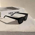 lunettes femme, lunettes chic, lunettes été, lunettes femme chic, lunettes été chic, lunettes femme zara, lunettes femme luxe, lunettes femme été chic, lunettes femme élégantes, lunettes femme tendance, lunettes de soleil femme, lunettes soleil chic, lunettes soleil luxe femme, lunettes femme originales, lunettes femme mode, lunettes femme en ligne, lunettes de luxe femme, lunettes style parisien, lunettes fashion femme, lunettes femme modernes, lunettes femme minimalistes, lunettes femme élégantes été
