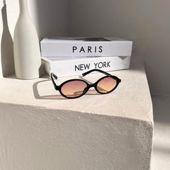 lunettes femme, lunettes chic, lunettes été, lunettes femme chic, lunettes été chic, lunettes femme zara, lunettes femme luxe, lunettes femme été chic, lunettes femme élégantes, lunettes femme tendance, lunettes de soleil femme, lunettes soleil chic, lunettes soleil luxe femme, lunettes femme originales, lunettes femme mode, lunettes femme en ligne, lunettes de luxe femme, lunettes style parisien, lunettes fashion femme, lunettes femme modernes, lunettes femme minimalistes, lunettes femme élégantes été