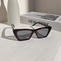 lunettes femme, lunettes chic, lunettes été, lunettes femme chic, lunettes été chic, lunettes femme zara, lunettes femme luxe, lunettes femme été chic, lunettes femme élégantes, lunettes femme tendance, lunettes de soleil femme, lunettes soleil chic, lunettes soleil luxe femme, lunettes femme originales, lunettes femme mode, lunettes femme en ligne, lunettes de luxe femme, lunettes style parisien, lunettes fashion femme, lunettes femme modernes, lunettes femme minimalistes, lunettes femme élégantes été