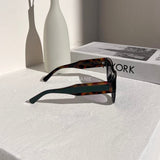 lunettes femme, lunettes chic, lunettes été, lunettes femme chic, lunettes été chic, lunettes femme zara, lunettes femme luxe, lunettes femme été chic, lunettes femme élégantes, lunettes femme tendance, lunettes de soleil femme, lunettes soleil chic, lunettes soleil luxe femme, lunettes femme originales, lunettes femme mode, lunettes femme en ligne, lunettes de luxe femme, lunettes style parisien, lunettes fashion femme, lunettes femme modernes, lunettes femme minimalistes, lunettes femme élégantes été