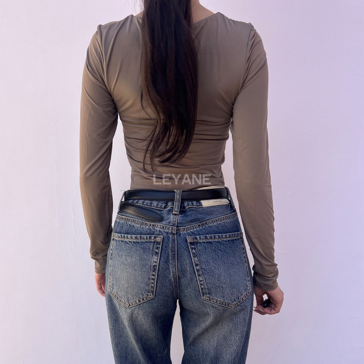 top chic, top élégant, top tendance, top en ligne, top noir, top marron, top brillant, top glamour, top court, top long, top ajusté, top moderne, top fashion, top party, top femme maroc, top maroc, top leyane, top leyane maroc, top marrakech, top casablanca, top rabat, top fes, top tanger, top agadir, outfit femme, outfit soirée, outfit chic, outfit for a date, ootd