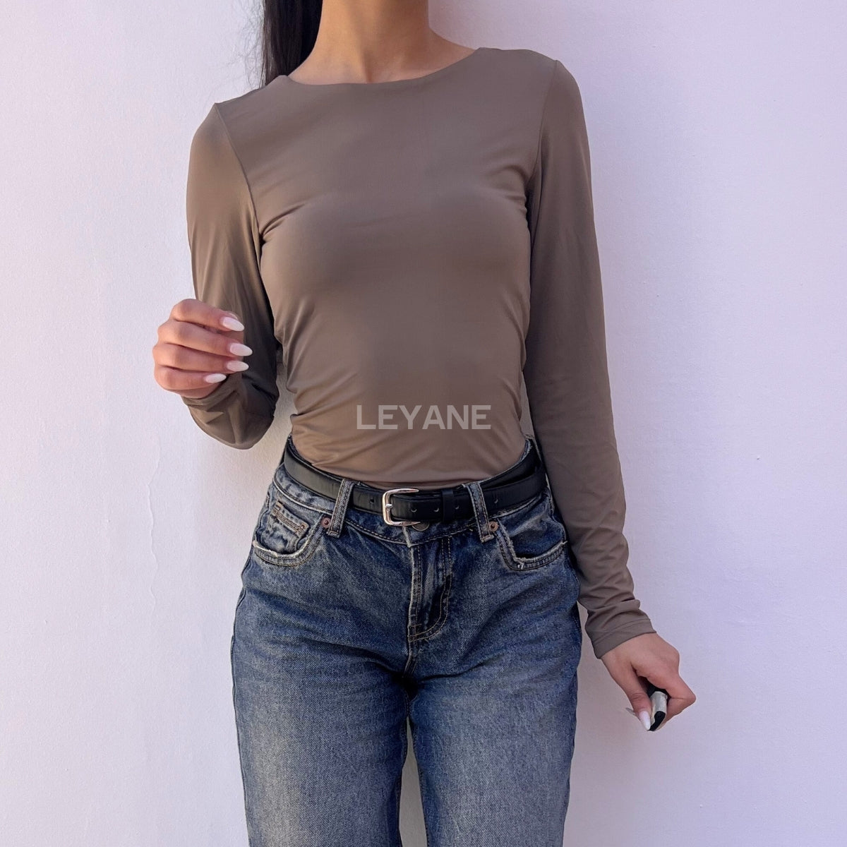 top femme, top soirée, top à sequins, top dos nu, top événement, top habillé, top chic, top élégant, top tendance, top en ligne, top noir, top marron, top brillant, top glamour, top court, top long, top ajusté, top moderne, top fashion, top party, top femme maroc, top maroc, top leyane, top leyane maroc, top marrakech, top casablanca, top rabat, top fes, top tanger, top agadir, outfit femme, outfit soirée, outfit chic, outfit for a date, ootd