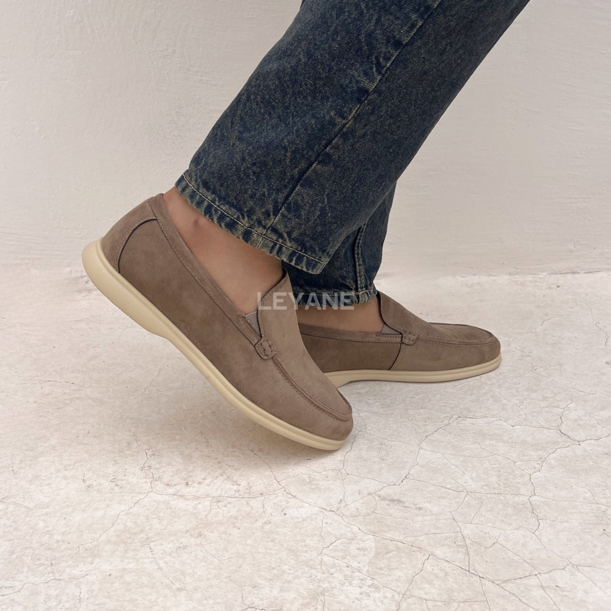 Mocassin homme luxe, mocassins homme Maroc, mocassins homme cuir, mocassin Loro Piana homme, mocassins homme Casablanca, mocassin homme tendance, mocassin homme élégant, mocassin homme italien, derbies homme, derbies homme Maroc, derbies homme cuir, derbies homme élégantes, derbies Tamaris homme, derbies Jonak homme, chaussures derby homme tendance, slipper homme cuir, chaussures confort homme, chaussures homme légères, mocassin souple homme, chaussures casual chic homme, slipper luxe homme style Chanel hom