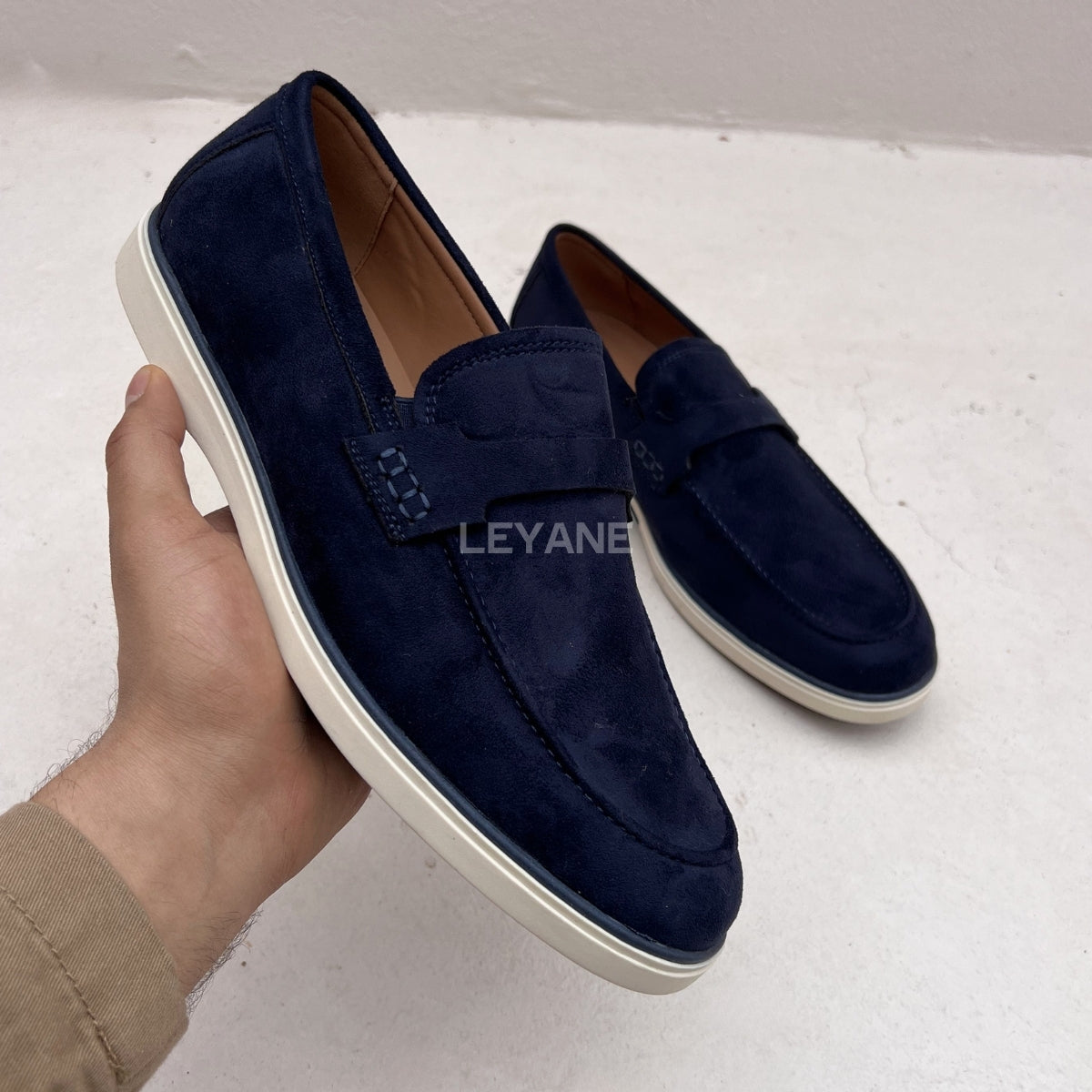 Mocassin homme luxe, mocassins homme Maroc, mocassins homme cuir, mocassin Loro Piana homme, mocassins homme Casablanca, mocassin homme tendance, mocassin homme élégant, mocassin homme italien, derbies homme, derbies homme Maroc, derbies homme cuir, derbies homme élégantes, derbies Tamaris homme, derbies Jonak homme, chaussures derby homme tendance, slipper homme cuir, chaussures confort homme, chaussures homme légères, mocassin souple homme, chaussures casual chic homme, slipper luxe homme style Chanel hom