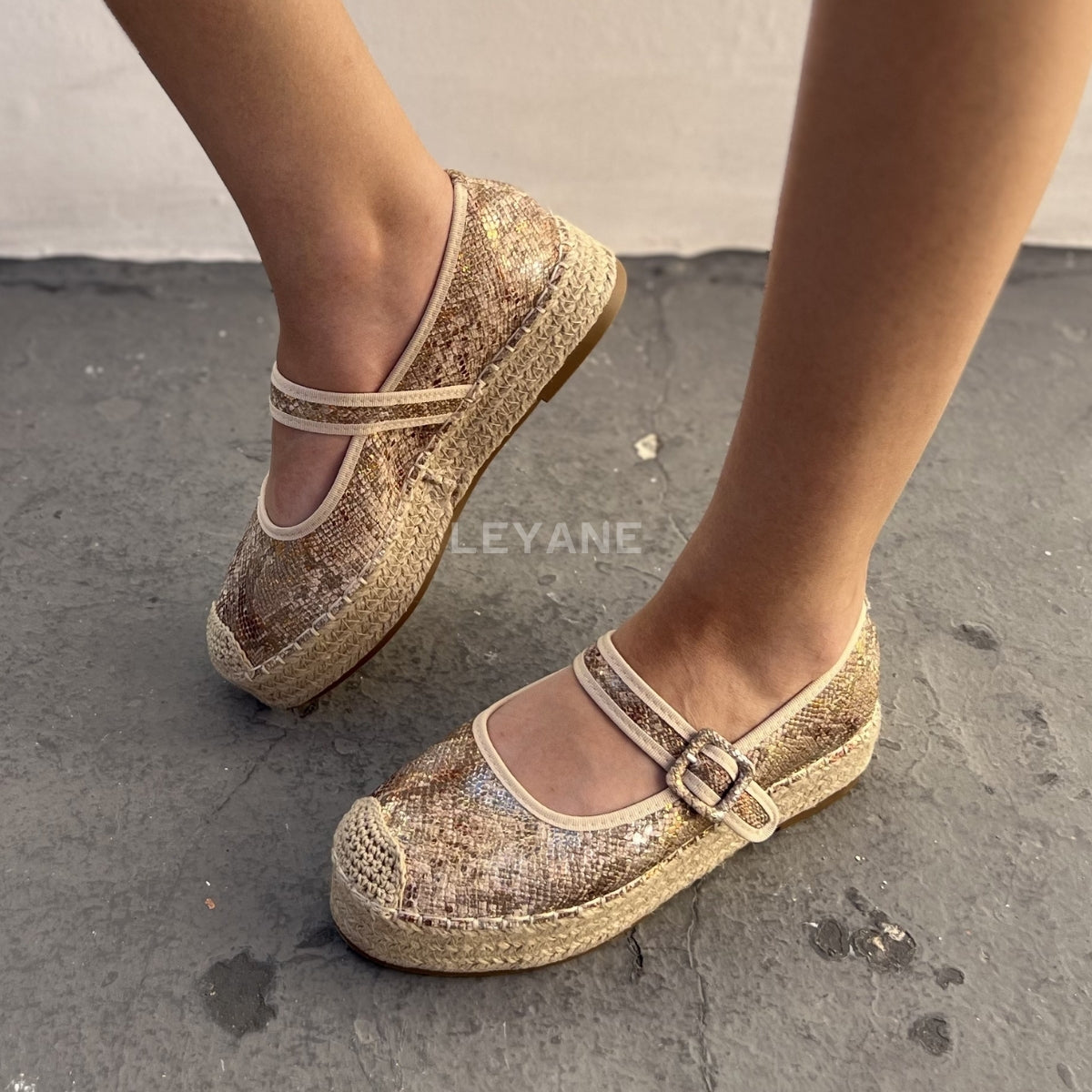 mocassin femme luxe, mocassins maroc, mocassins femme cuir , mocassin lora piana, mocassins casablanca, mocassin pour femme tendance,derbies femme, derbies femme maroc, derbies femme tamaris, derbies femme jonak,ballerine femme , ballerine femme confortable, ballerine tendance, ballerine chanel
