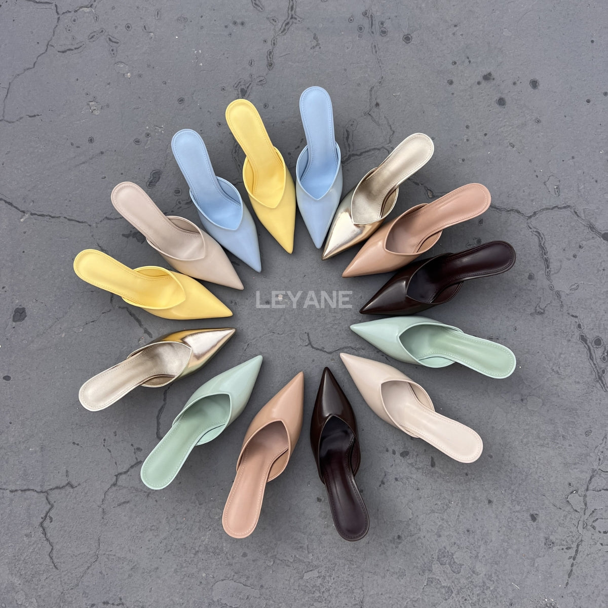 sandales à talons, sandales talon femme, sandales à talon carré, sandales à talon large, sandales à talon épais, sandales à talon haut, sandales à talon moyen, sandales confortables, sandales élégantes femme, sandales chic, sandales tendance, sandales été femme, sandales habillées, sandales minimalistes, sandales modernes, sandales ouvertes, sandales à brides, sandales bride cheville, sandales plateforme, sandales chunky talon, sandales fashion, sandales casual chic, sandales soirée, sandales style marocain