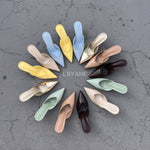 sandales à talons, sandales talon femme, sandales à talon carré, sandales à talon large, sandales à talon épais, sandales à talon haut, sandales à talon moyen, sandales confortables, sandales élégantes femme, sandales chic, sandales tendance, sandales été femme, sandales habillées, sandales minimalistes, sandales modernes, sandales ouvertes, sandales à brides, sandales bride cheville, sandales plateforme, sandales chunky talon, sandales fashion, sandales casual chic, sandales soirée, sandales style marocain