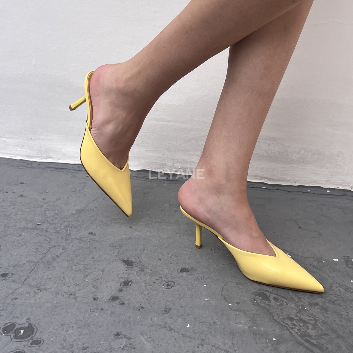 sandales à talons, sandales talon femme, sandales à talon carré, sandales à talon large, sandales à talon épais, sandales à talon haut, sandales à talon moyen, sandales confortables, sandales élégantes femme, sandales chic, sandales tendance, sandales été femme, sandales habillées, sandales minimalistes, sandales modernes, sandales ouvertes, sandales à brides, sandales bride cheville, sandales plateforme, sandales chunky talon, sandales fashion, sandales casual chic, sandales soirée, sandales style marocain
