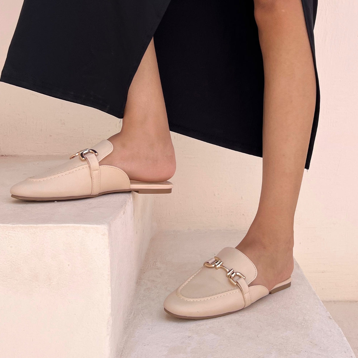 sandale plate, sandale maroc , sandale chunky, chaussures maroc, sandale femme, sandale zara, sandale été, sandals confortables, mules en daim, mules en crochets, mules maroc, mules femmes, mules tendance, sandale et mule, sabots femme

