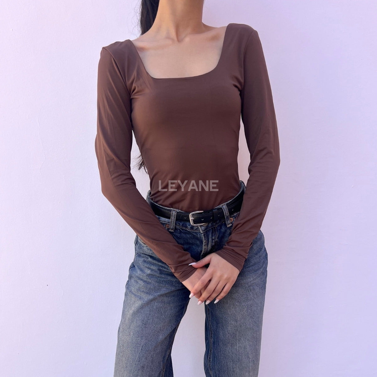 top femme, top soirée, top à sequins, top dos nu, top événement, top habillé, top chic, top élégant, top tendance, top en ligne, top noir, top marron, top brillant, top glamour, top court, top long, top ajusté, top moderne, top fashion, top party, top femme maroc, top maroc, top leyane, top leyane maroc, top marrakech, top casablanca, top rabat, top fes, top tanger, top agadir, outfit femme, outfit soirée, outfit chic, outfit for a date, ootd