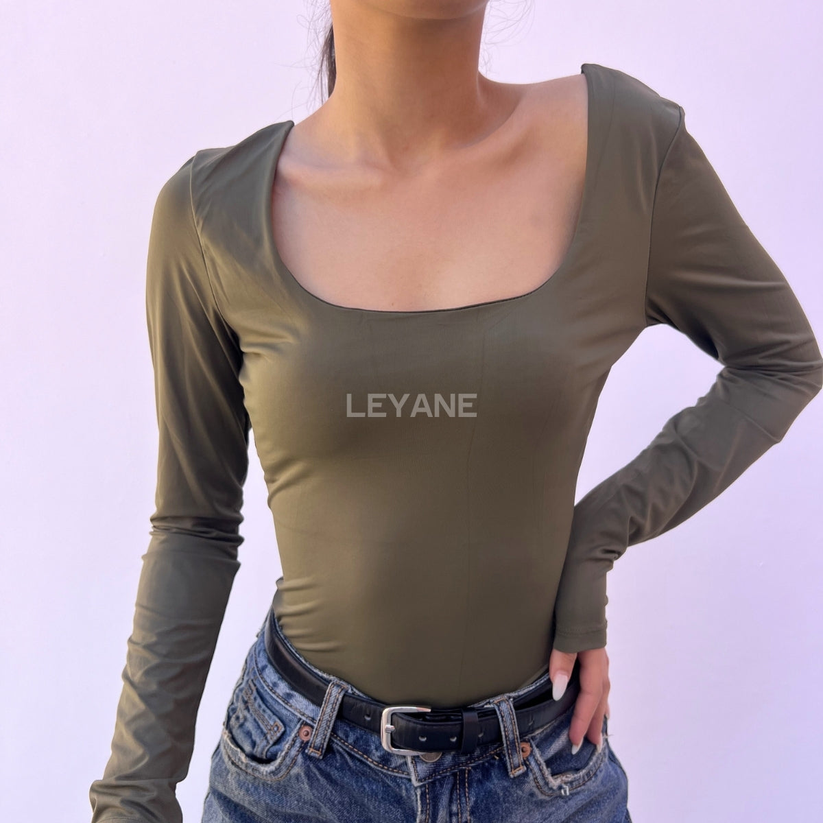 top femme, top soirée, top à sequins, top dos nu, top événement, top habillé, top chic, top élégant, top tendance, top en ligne, top noir, top marron, top brillant, top glamour, top court, top long, top ajusté, top moderne, top fashion, top party, top femme maroc, top maroc, top leyane, top leyane maroc, top marrakech, top casablanca, top rabat, top fes, top tanger, top agadir, outfit femme, outfit soirée, outfit chic, outfit for a date, ootd