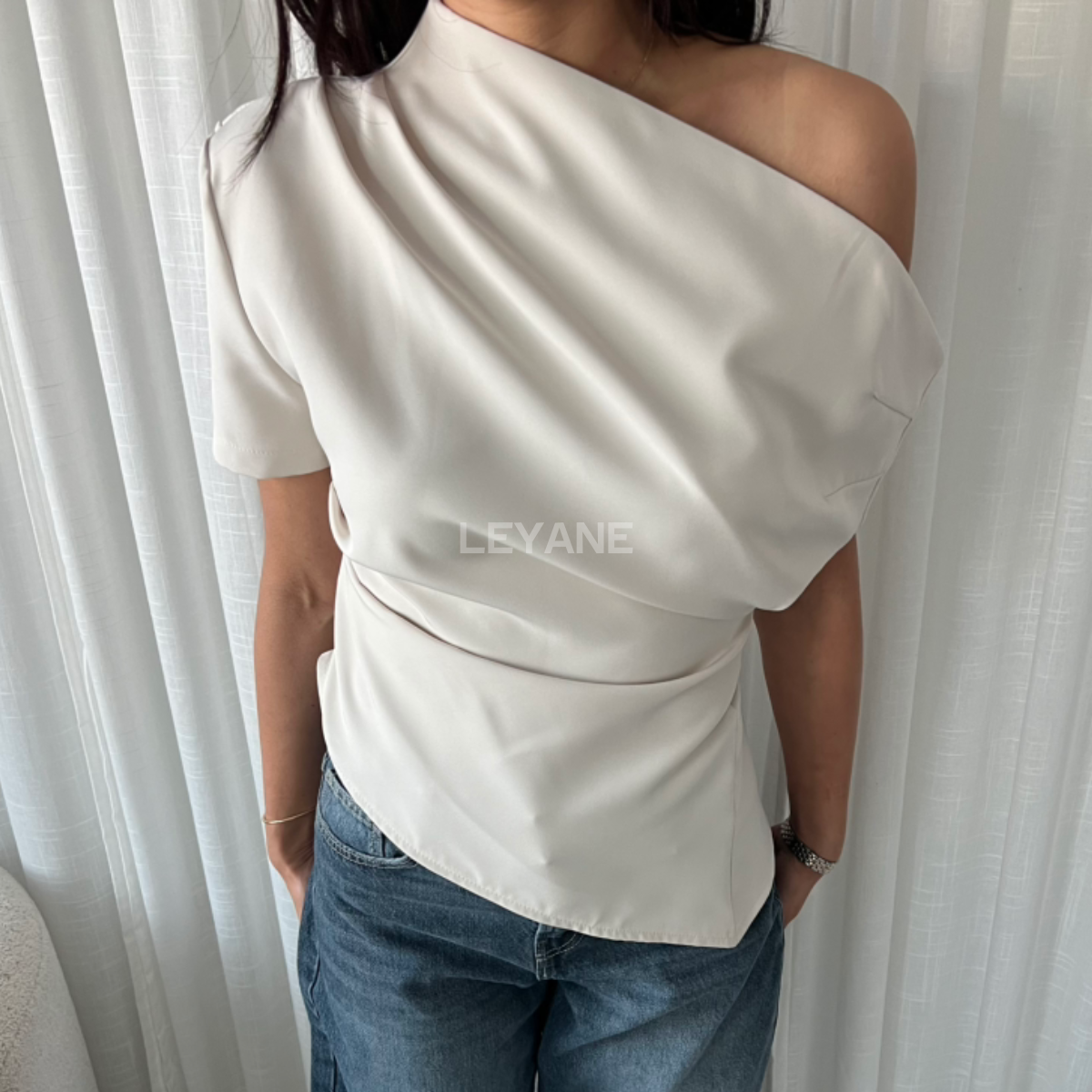 top femme, top soirée, top à sequins, top dos nu, top événement, top habillé, top chic, top élégant, top tendance, top en ligne, top noir, top marron, top brillant, top glamour, top court, top long, top ajusté, top moderne, top fashion, top party, top femme maroc, top maroc, top leyane, top leyane maroc, top marrakech, top casablanca, top rabat, top fes, top tanger, top agadir, outfit femme, outfit soirée, outfit chic, outfit for a date, ootd
