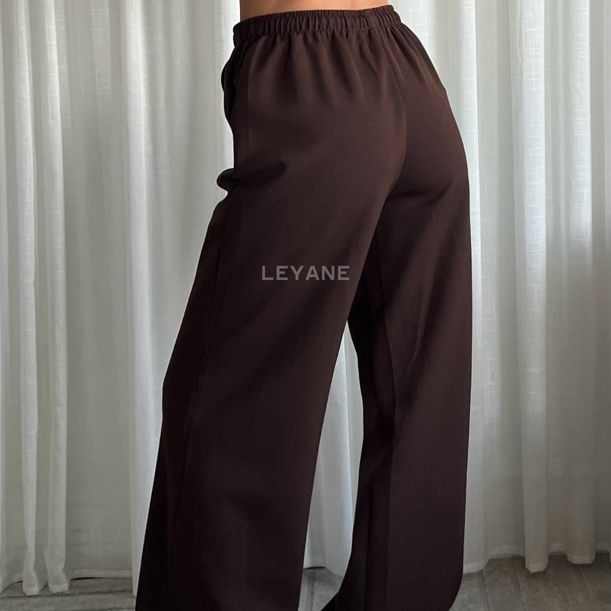  pantalon, pantalon femme, pantalon femme maroc, pantalon leyane, pantalon fluide, pantalon wide fit, pantalon classe femme, pantalon en ligne, pantalon femme en ligne, pantalon taille haute, pantalon wide fit, pantalon costume femme
