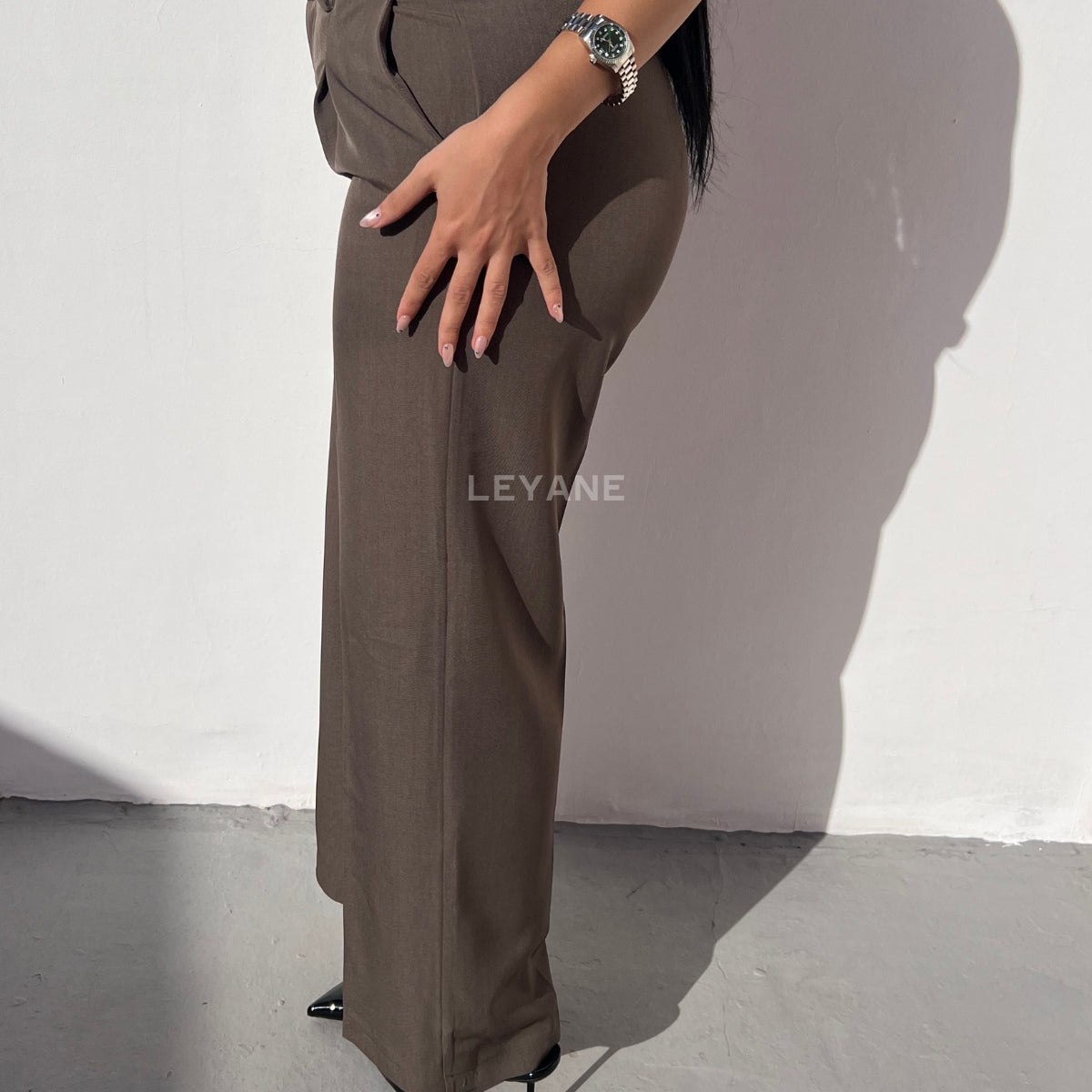  pantalon, pantalon femme, pantalon femme maroc, pantalon leyane, pantalon fluide, pantalon wide fit, pantalon classe femme, pantalon en ligne, pantalon femme en ligne, pantalon taille haute, pantalon wide fit, pantalon costume femme
