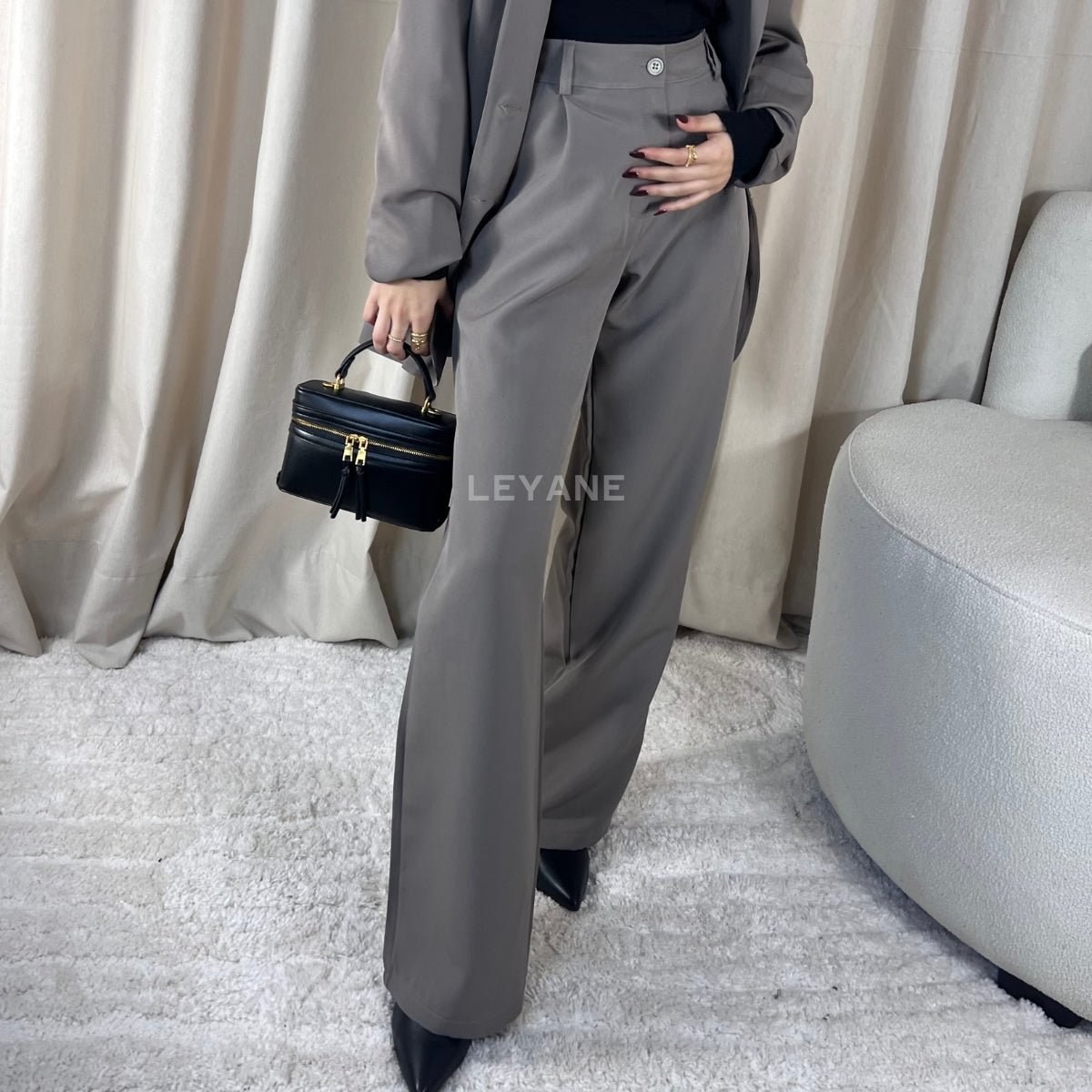  pantalon, pantalon femme, pantalon femme maroc, pantalon leyane, pantalon fluide, pantalon wide fit, pantalon classe femme, pantalon en ligne, pantalon femme en ligne, pantalon taille haute, pantalon wide fit, pantalon costume femme
