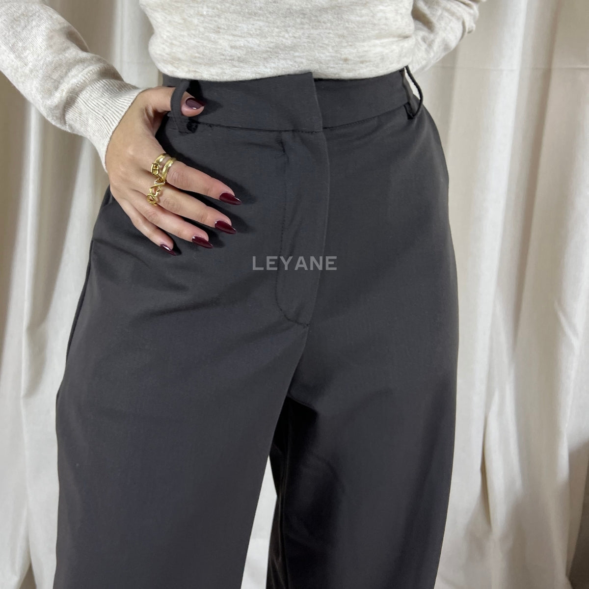 pantalon, pantalon femme, pantalon femme maroc, pantalon leyane, pantalon fluide, pantalon wide fit, pantalon classe femme, pantalon en ligne, pantalon femme en ligne, pantalon taille haute, pantalon wide fit, pantalon costume femme