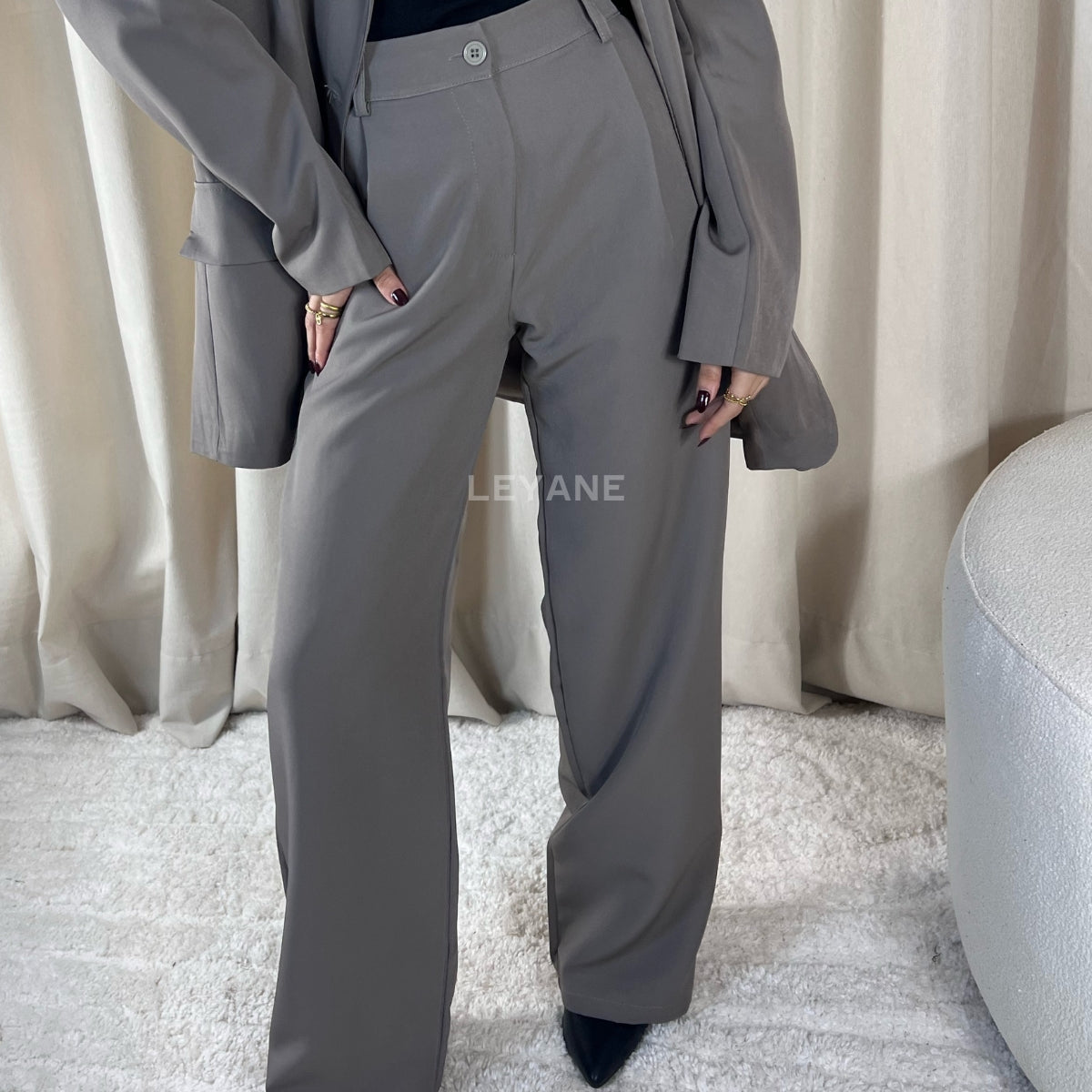  pantalon, pantalon femme, pantalon femme maroc, pantalon leyane, pantalon fluide, pantalon wide fit, pantalon classe femme, pantalon en ligne, pantalon femme en ligne, pantalon taille haute, pantalon wide fit, pantalon costume femme
