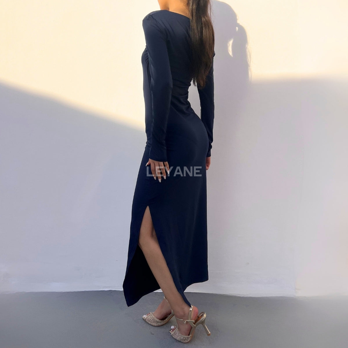 robe femme, robe soirée, robe à sequins, robe dos nu, robe événement, robe habillée, robe chic, robe élégante, robe tendance, robe en ligne, robe noire, robe marron, robe brillante, robe glamour, robe courte, robe longue, robe midi, robe ajustée, robe fluide, robe moderne, robe fashion, robe party, robe femme maroc, robe maroc, robe leyane, robe leyane maroc, robe marrakech, robe casablanca, robe rabat, robe fes, robe tanger, robe agadir, outfit femme, outfit soirée, outfit chic, outfit for a date, ootd