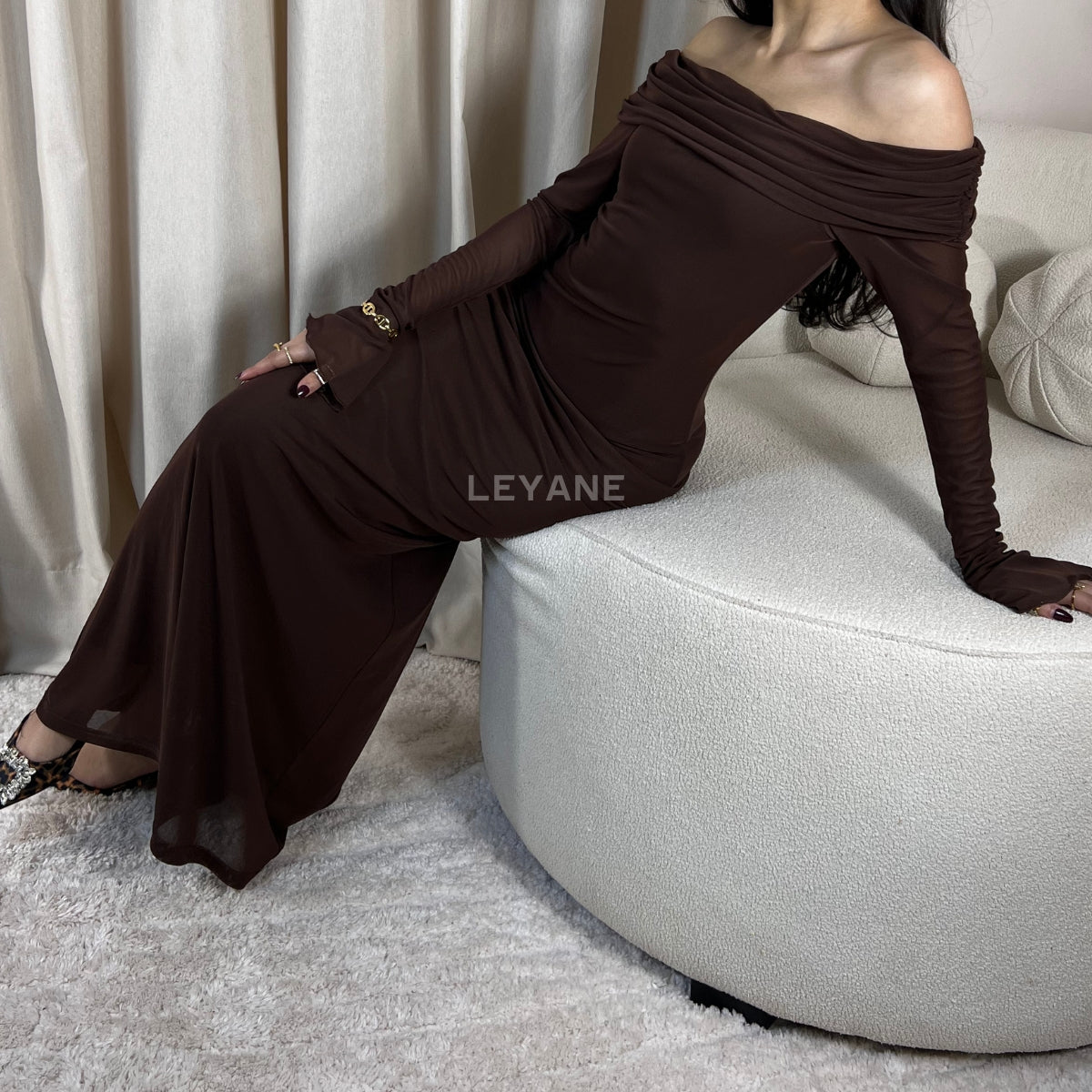 robe femme, robe soirée, robe à sequins, robe dos nu, robe événement, robe habillée, robe chic, robe élégante, robe tendance, robe en ligne, robe noire, robe marron, robe brillante, robe glamour, robe courte, robe longue, robe midi, robe ajustée, robe fluide, robe moderne, robe fashion, robe party, robe femme maroc, robe maroc, robe leyane, robe leyane maroc, robe marrakech, robe casablanca, robe rabat, robe fes, robe tanger, robe agadir, outfit femme, outfit soirée, outfit chic, outfit for a date, ootd
