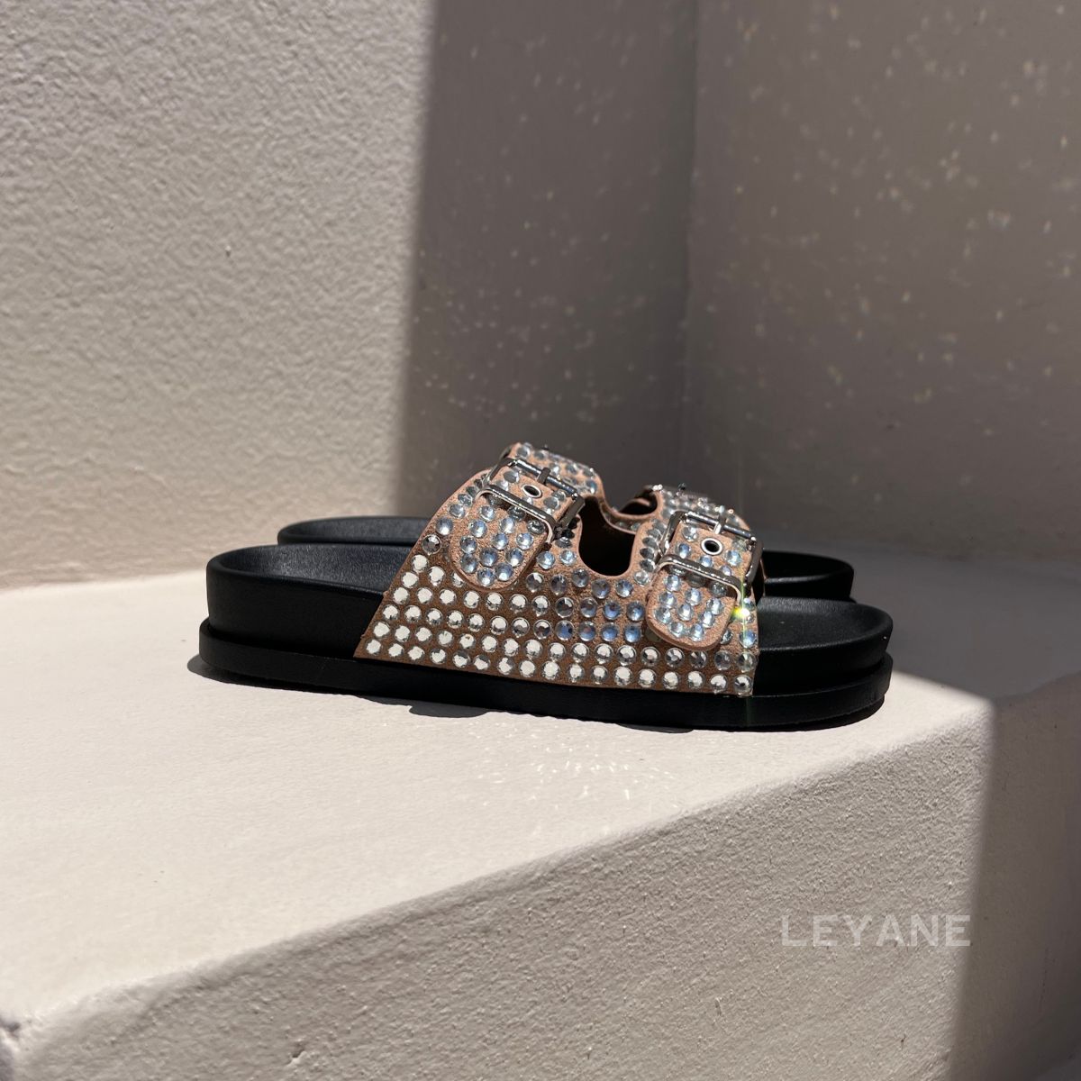 sandale plate, sandale maroc , sandale chunky, chaussures maroc, sandale femme, sandale zara, sandale été, sandals confortables, mules en daim, mules en crochets, mules maroc, mules femmes, mules tendance, sandale et mule, sabots femme
