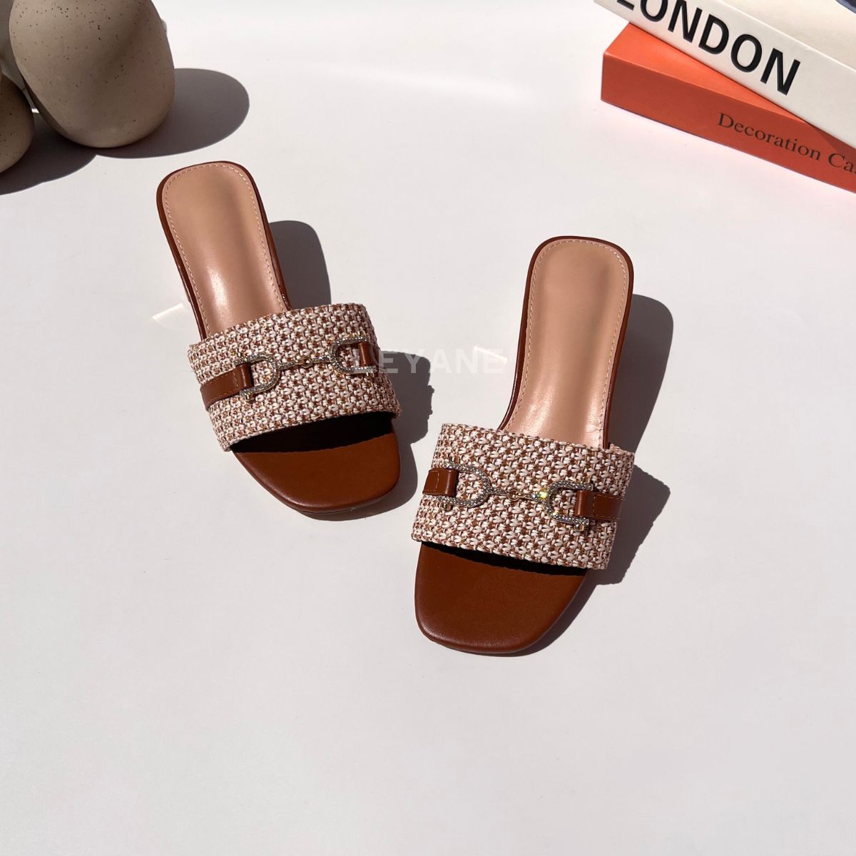 sandale plate, sandale maroc , sandale chunky, chaussures maroc, sandale femme, sandale zara, sandale été, sandals confortables, mules en daim, mules en crochets, mules maroc, mules femmes, mules tendance, sandale et mule, sabots femme

