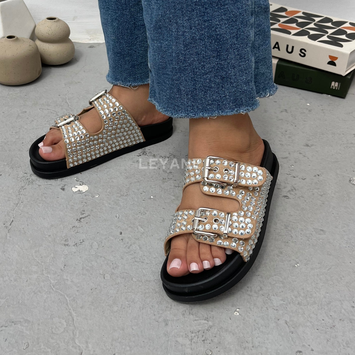 sandale plate, sandale maroc , sandale chunky, chaussures maroc, sandale femme, sandale zara, sandale été, sandals confortables, mules en daim, mules en crochets, mules maroc, mules femmes, mules tendance, sandale et mule, sabots femme
