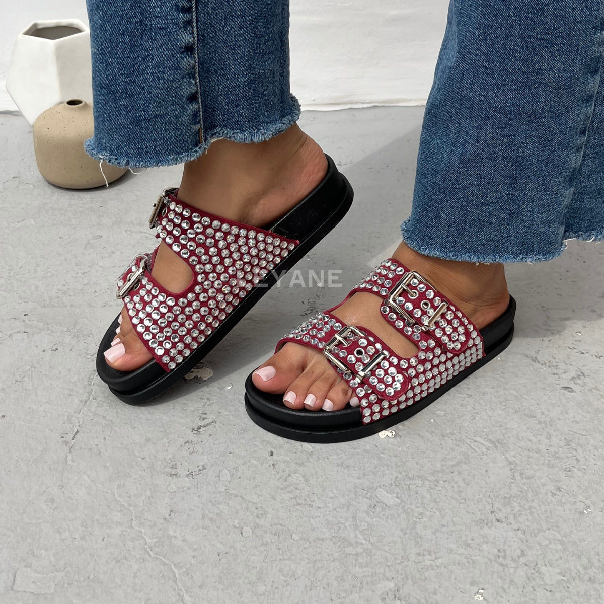 sandale plate, sandale maroc , sandale chunky, chaussures maroc, sandale femme, sandale zara, sandale été, sandals confortables, mules en daim, mules en crochets, mules maroc, mules femmes, mules tendance, sandale et mule, sabots femme
