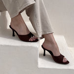 sandales à talons, sandales talon femme, sandales à talon carré, sandales à talon large, sandales à talon épais, sandales à talon haut, sandales à talon moyen, sandales confortables, sandales élégantes femme, sandales chic, sandales tendance, sandales été femme, sandales habillées, sandales minimalistes, sandales modernes, sandales ouvertes, sandales à brides, sandales bride cheville, sandales plateforme, sandales chunky talon, sandales fashion, sandales casual chic, sandales soirée, sandales style marocain