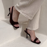 sandales à talons, sandales talon femme, sandales à talon carré, sandales à talon large, sandales à talon épais, sandales à talon haut, sandales à talon moyen, sandales confortables, sandales élégantes femme, sandales chic, sandales tendance, sandales été femme, sandales habillées, sandales minimalistes, sandales modernes, sandales ouvertes, sandales à brides, sandales bride cheville, sandales plateforme, sandales chunky talon, sandales fashion, sandales casual chic, sandales soirée, sandales style marocain
