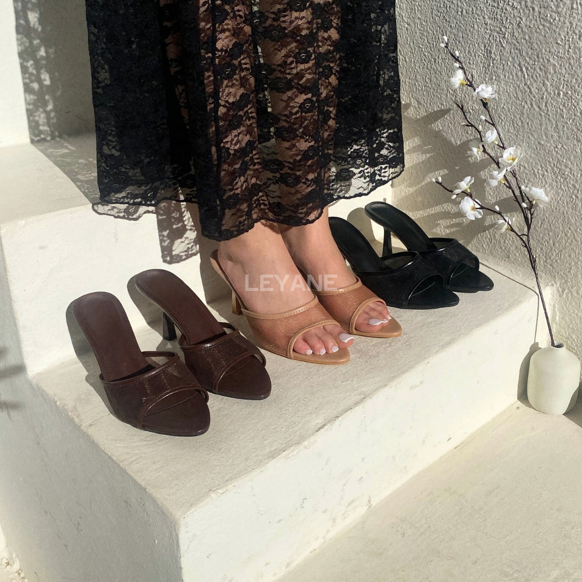 sandales à talons, sandales talon femme, sandales à talon carré, sandales à talon large, sandales à talon épais, sandales à talon haut, sandales à talon moyen, sandales confortables, sandales élégantes femme, sandales chic, sandales tendance, sandales été femme, sandales habillées, sandales minimalistes, sandales modernes, sandales ouvertes, sandales à brides, sandales bride cheville, sandales plateforme, sandales chunky talon, sandales fashion, sandales casual chic, sandales soirée, sandales style marocain