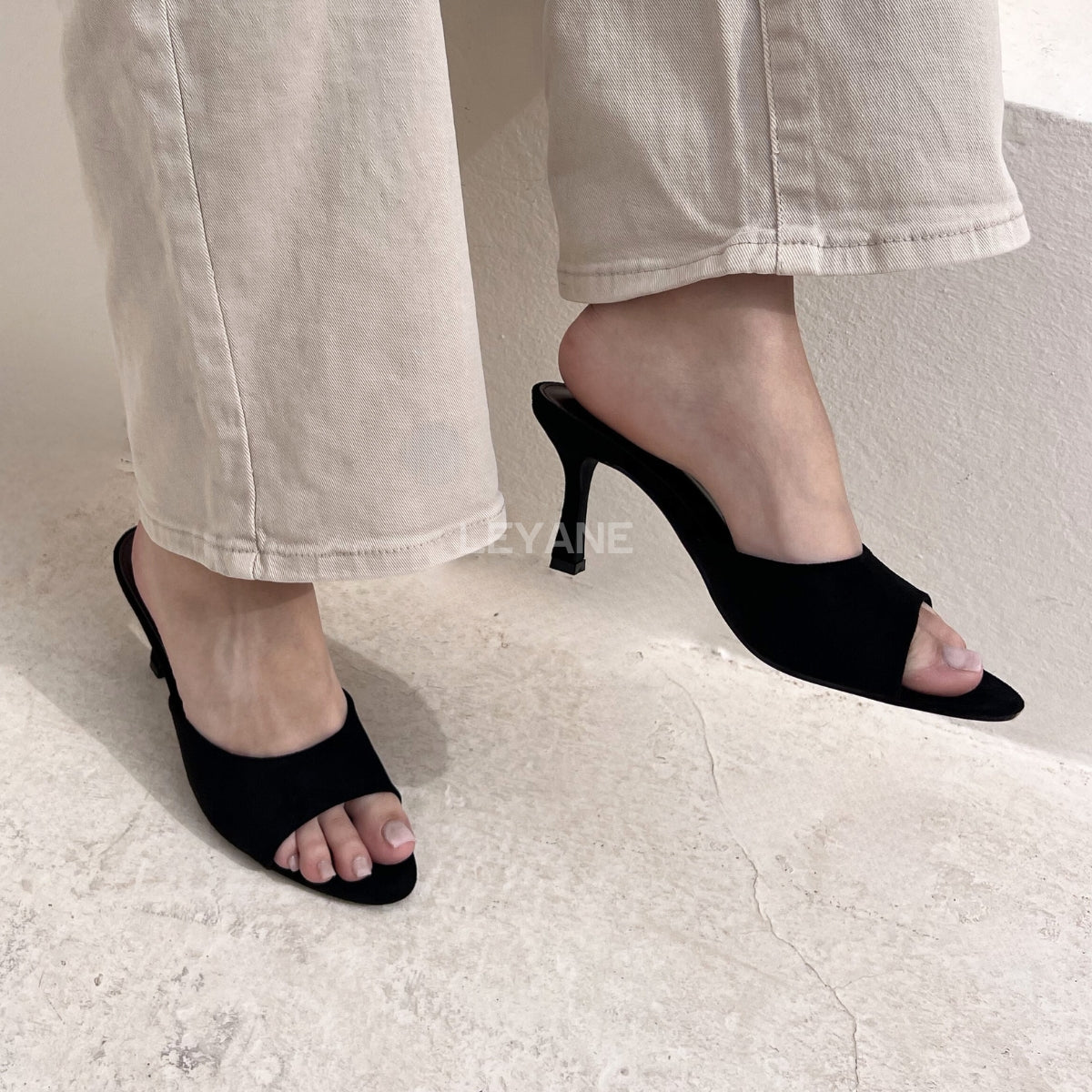 sandales à talons, sandales talon femme, sandales à talon carré, sandales à talon large, sandales à talon épais, sandales à talon haut, sandales à talon moyen, sandales confortables, sandales élégantes femme, sandales chic, sandales tendance, sandales été femme, sandales habillées, sandales minimalistes, sandales modernes, sandales ouvertes, sandales à brides, sandales bride cheville, sandales plateforme, sandales chunky talon, sandales fashion, sandales casual chic, sandales soirée, sandales style marocain