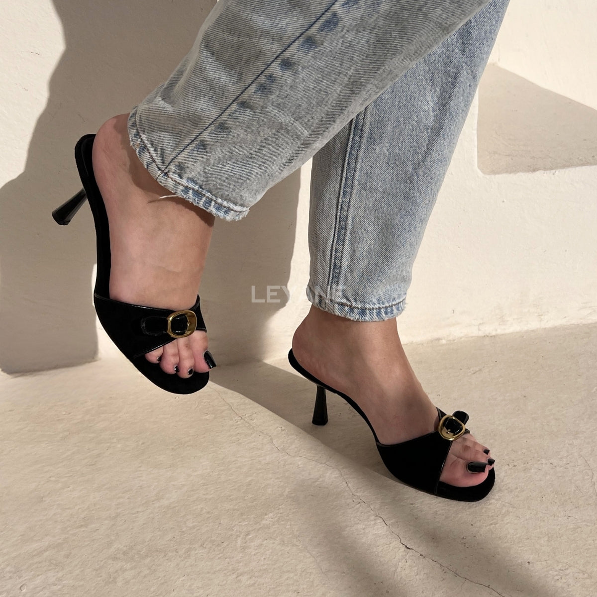 sandales à talons, sandales talon femme, sandales à talon carré, sandales à talon large, sandales à talon épais, sandales à talon haut, sandales à talon moyen, sandales confortables, sandales élégantes femme, sandales chic, sandales tendance, sandales été femme, sandales habillées, sandales minimalistes, sandales modernes, sandales ouvertes, sandales à brides, sandales bride cheville, sandales plateforme, sandales chunky talon, sandales fashion, sandales casual chic, sandales soirée, sandales style marocain
