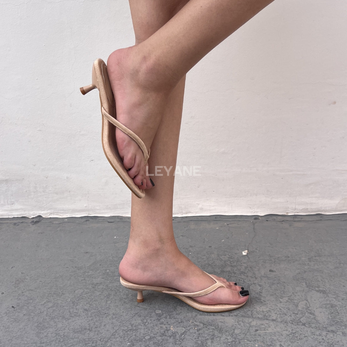 sandales à talons, sandales talon femme, sandales à talon carré, sandales à talon large, sandales à talon épais, sandales à talon haut, sandales à talon moyen, sandales confortables, sandales élégantes femme, sandales chic, sandales tendance, sandales été femme, sandales habillées, sandales minimalistes, sandales modernes, sandales ouvertes, sandales à brides, sandales bride cheville, sandales plateforme, sandales chunky talon, sandales fashion, sandales casual chic, sandales soirée, sandales style marocain